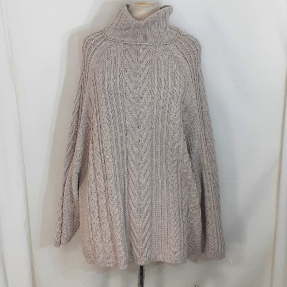 Queene and Belle beige wool cable-knit sweater size M